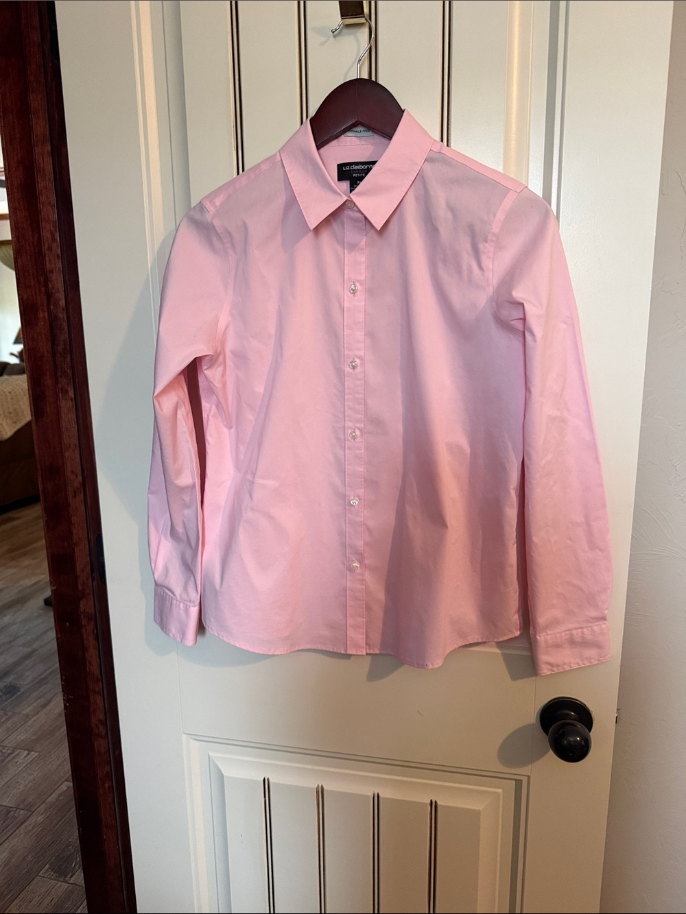 Liz Claiborne Women's Light Pink Button-Front Shirt excellent Condition.